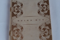 Hromadná vazba z roku 1917,  vázal Ludvík Bradáč. Titul: Kniha Rut.
